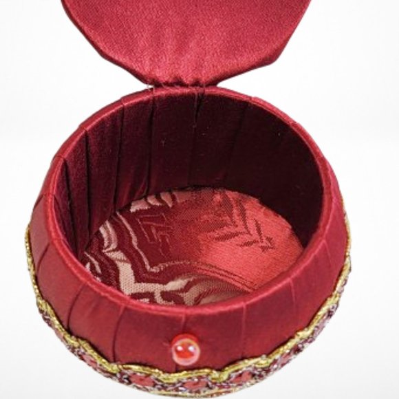 LADY IN RED HANDMADE AND HAND PAINTED COLLECTIBLE PORCELAIN DOLL STORAGE BOX - Picture 6 of 6